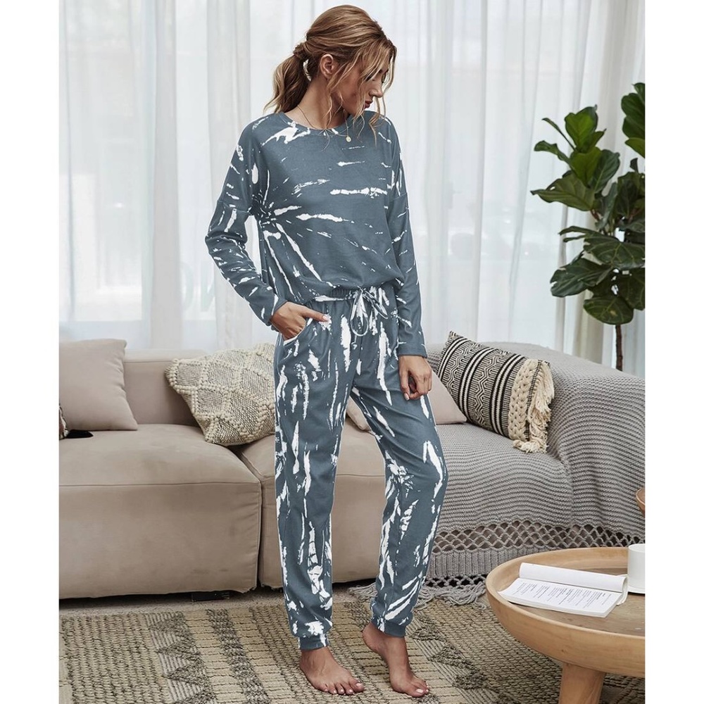 Cool Grey Marble Print Long-Sleeve Tee & Joggers
